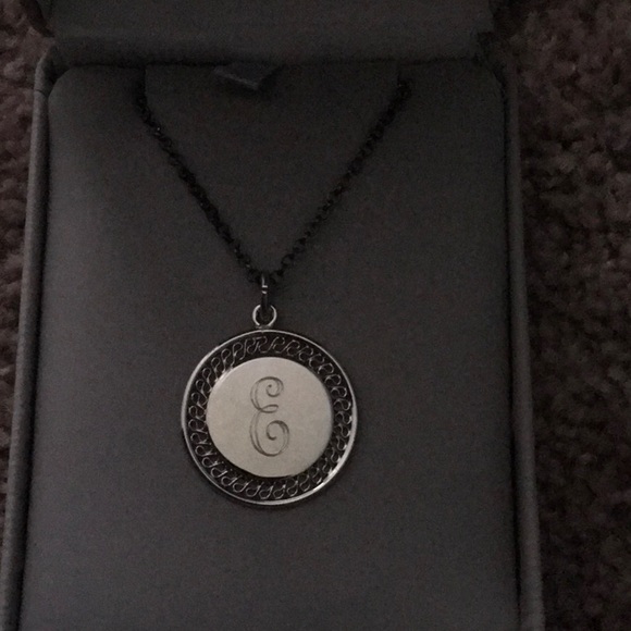 E engraved necklace - Picture 3 of 3